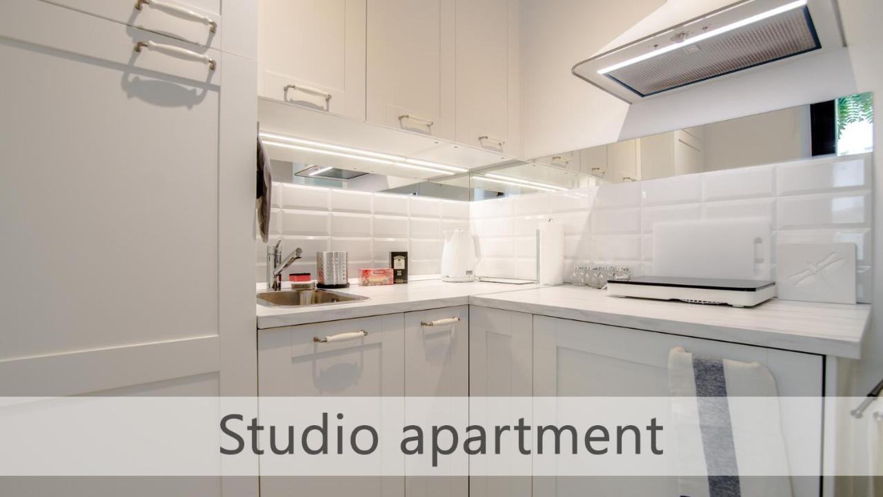 White Apartments With Ac By Kovee Bratislava Exterior photo